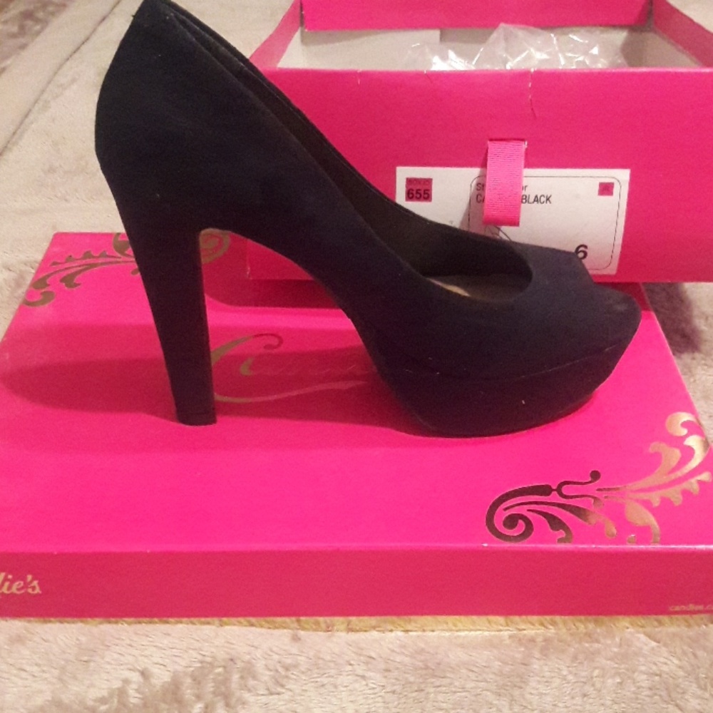 Shoes - Picture 2 of 3